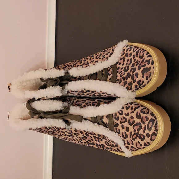 NWOB GENTLE SOULS leopard shearling boots - Picture 3 of 11
